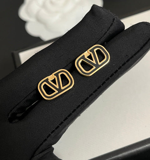 Fashionable hollow V earrings