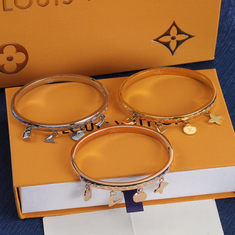 Metal Flower Pendant Bracelet